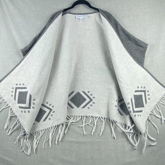 Cupcakes and Cashmere Women S Poncho Kimono Oversized Wool Blend Aztec Fringe - Picture 5 of 11